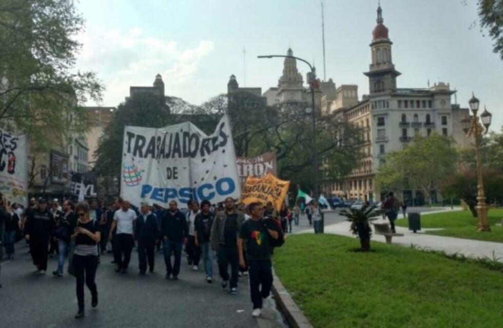 Extrabajadores de PepsiCo dejaron el acampe en el Obelisco y reclamaron en el Congreso