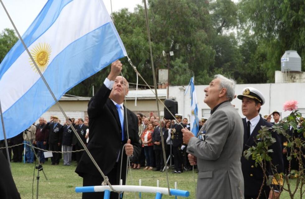 Punta Alta: acto oficial en la Plaza 2 de abril del barrio Albatros V
