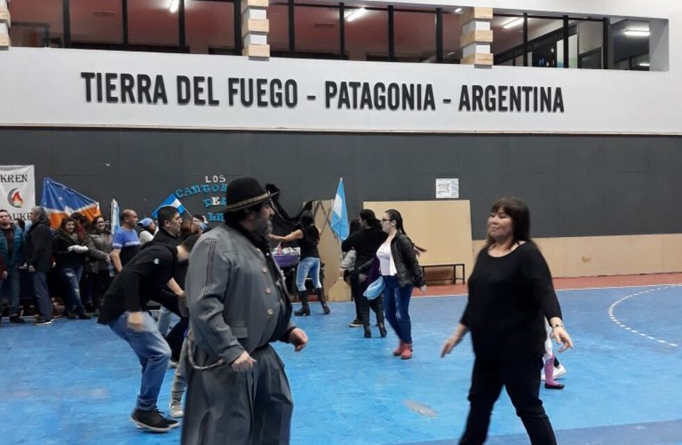 Vigilia patriótica. Música y baile protagonistas en Ushuaia