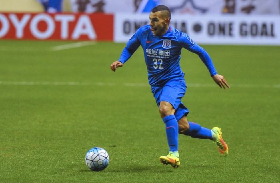 El DT del Shanghai Shenhua desmintió una posible salida de Tevez