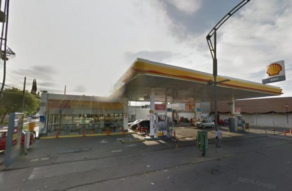 Se negó a pagar después de llenar el tanque de nafta y se lo llevaron detenido