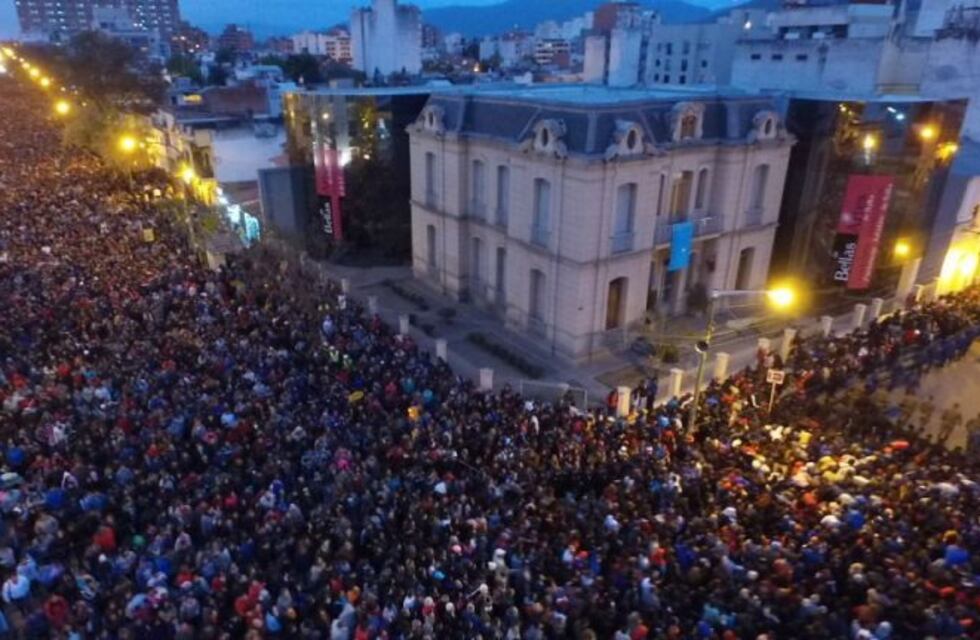 Una multitud acompañó a las imágenes del Señor y la Virgen del Milagro en Salta