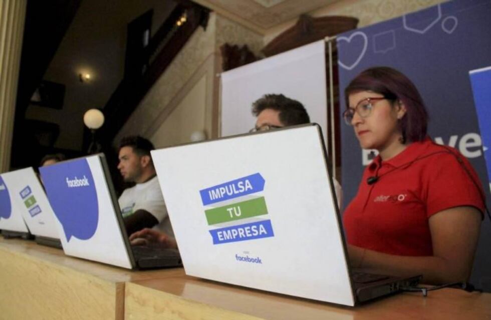 Facebook capacita para usar las redes en los negocios