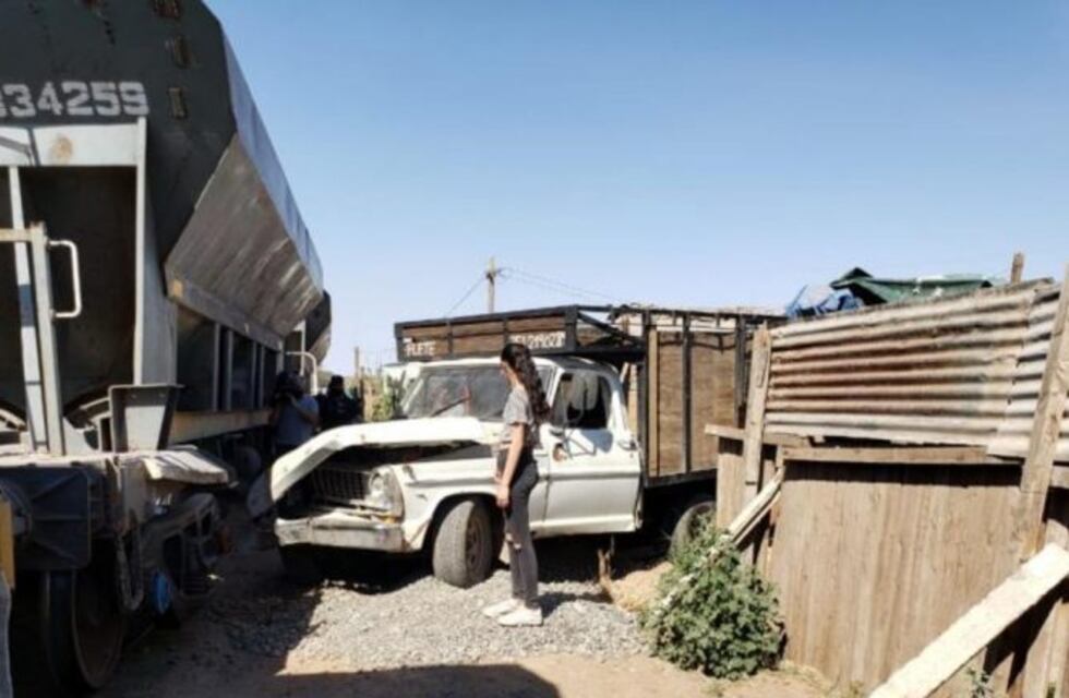 Un tren y una camioneta chocaron en barrio José Ignacio Diaz