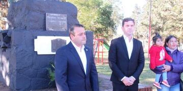 Herrera Ahuad y el intendente de San José Jorge Tenaschuk, en la celebración del 127º aniversario de la localidad de Misiones\u002E (MisionesOnline)