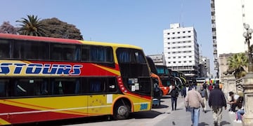 Protesta de empresas de colectivos frente a casa de gobierno\u002E