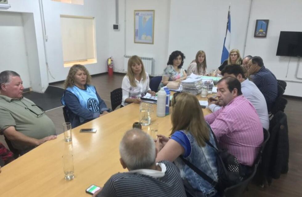 Auxiliares de la educación plantearon su disconformidad con el Gobierno Provincial