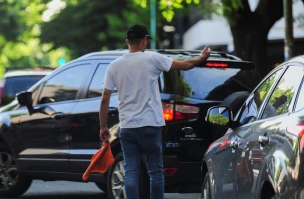 Rosario: la propuesta de crear un “Sindicato de cuidacoches” cosecha rechazos en la ciudad