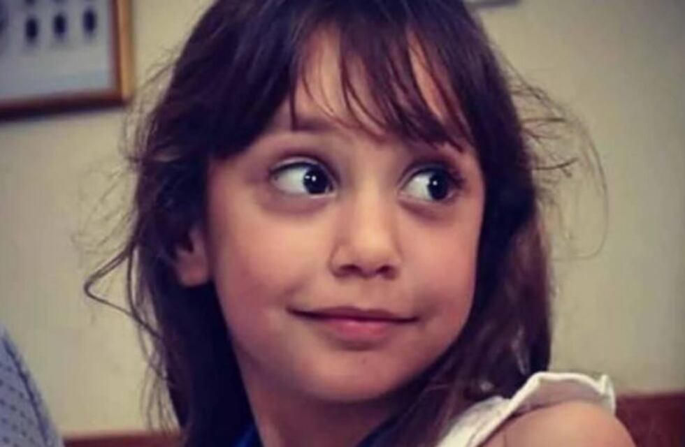 Tiene 6 años, le falta una pierna y deslumbra en patinaje artístico