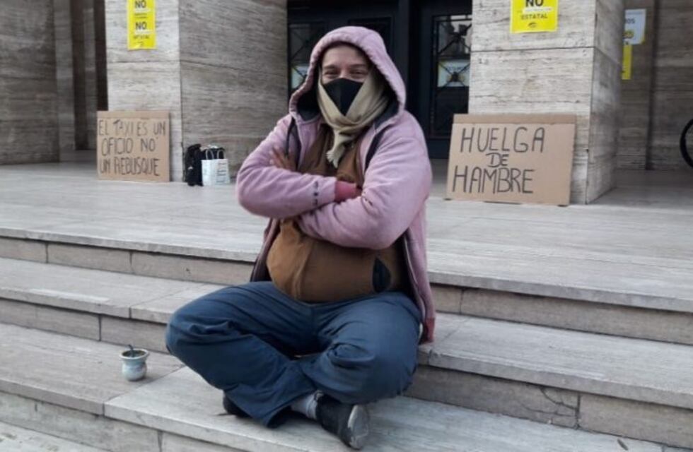Uber empezó a operar en Santa Fe y taxistas iniciaron una huelga de hambre