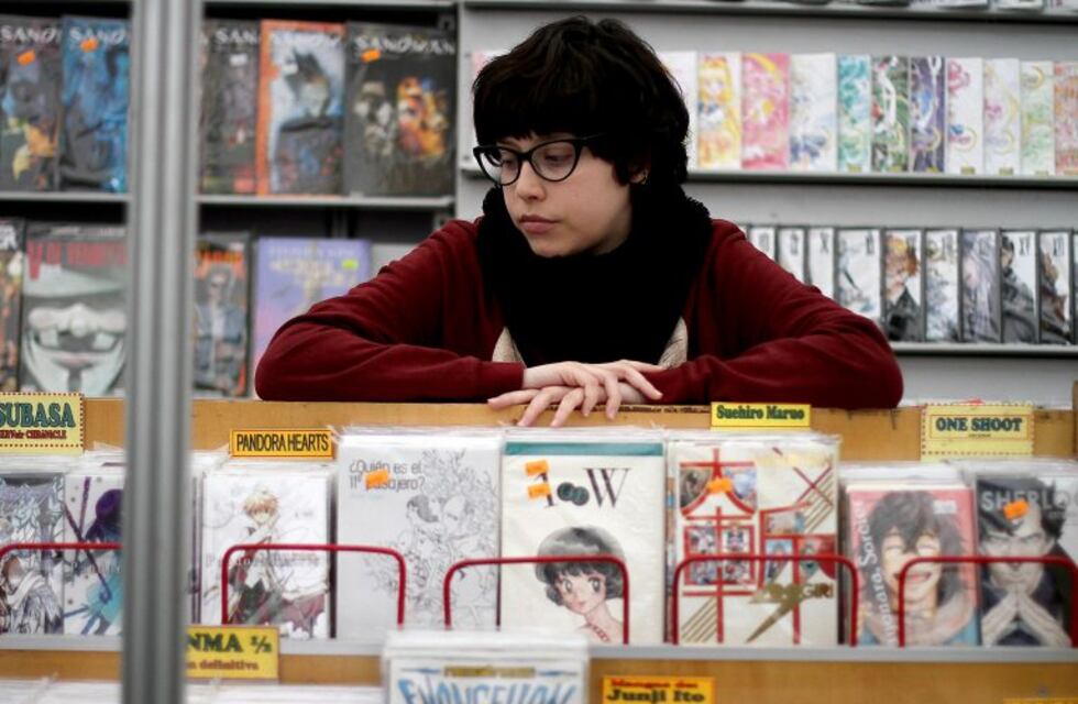 El hábito de lectura se transforma, pero sigue intacto entre adolescentes y jóvenes argentinos