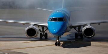 Volar en el invierno desde Rosario en ocasiones será más barato que moverse en colectivo\u002E (Archivo EFE)