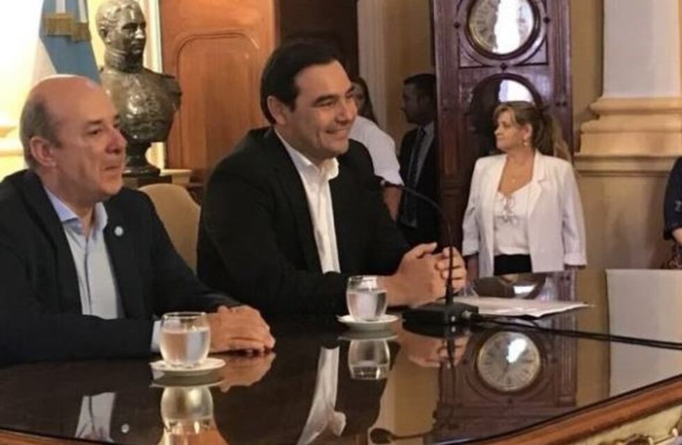 Gustavo Valdés se reúne con su Gabinete