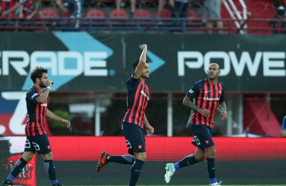 San Lorenzo le ganó 2-0 a Atlético Tucumán y alcanzó a Boca