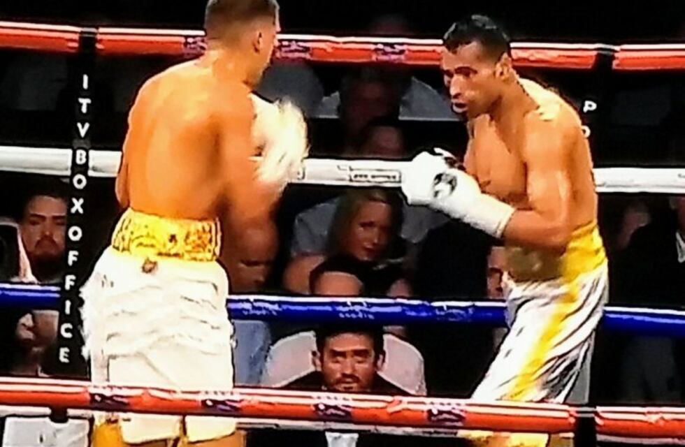 "Yoni" Barros pelea en estos momentos ante el galés Selby