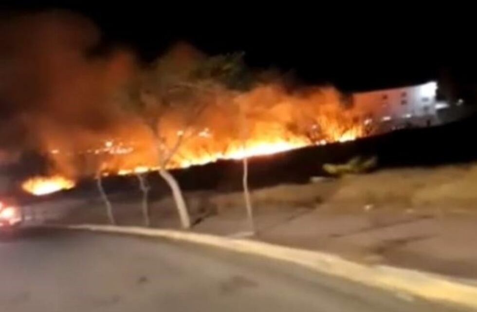 Incendio en cercanías del Dique El Jumeal