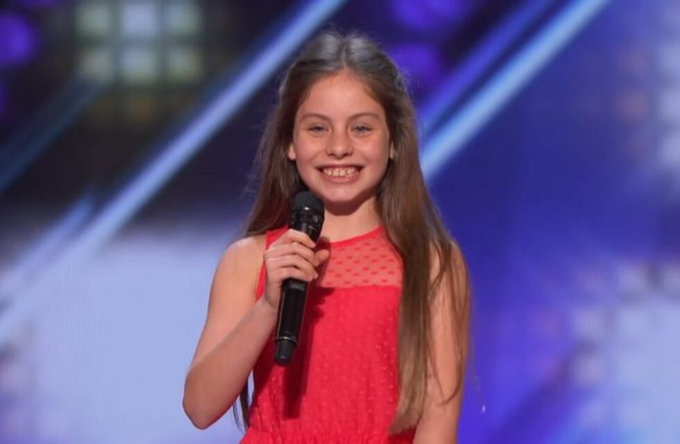 Tiene 10 años, cantó en "America's Got Talent 2019" y recibió una ovación de pie