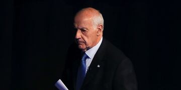 Argentina's presidential candidate Roberto Lavagna participates in the presidential debate ahead of the October 27 presidential election, at the University of Buenos Aires' Law School, in Buenos Aires, Argentina, October 20, 2019\u002E REUTERS/Agustin Marcarian