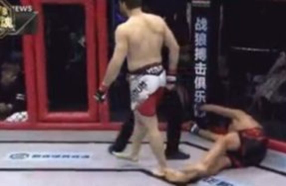 ¿El luchador más traicionero? Noqueó a su rival en apenas ¡3 segundos!