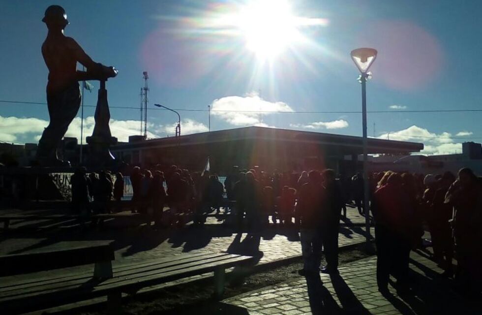 Gremio de empleados municipales   realizó reclamo por sueldos