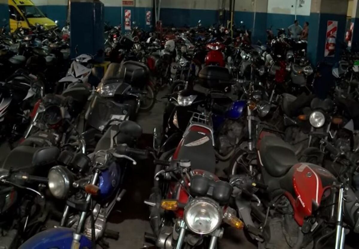 Las sanciones incluyen la retención del vehículo, multas de 100 unidades fijas y la inhabilitación para conducir\u002E