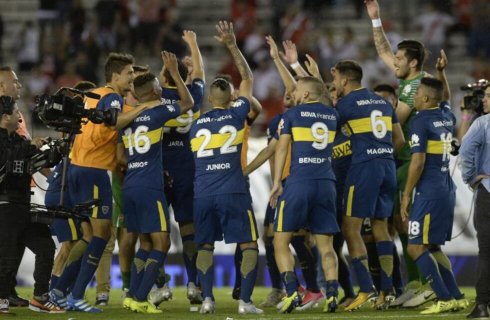 La cargada de los jugadores de Boca a River