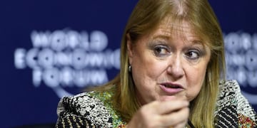 LG8983 WEF DAVOS (SUIZA) 20/01/2017.- La ministra de Exteriores de Argentina, Susana Malcorra, durante una rueda de prensa celebrada en el marco del Foro Econu00f3mico Mundial que acoge la ciudad alpina de Davos (Suiza), hoy, 20 de enero de 2017. EFE/Laurent Gillieron suiza davos Susana Malcorra reunion foro economico cumbre de Davos 2017 cumbre economica de davos 2017 canciller argentina