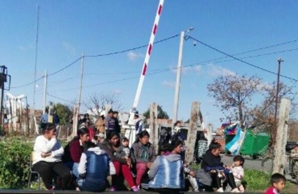 Piquete en barrio Travesía en reclamo de viviendas