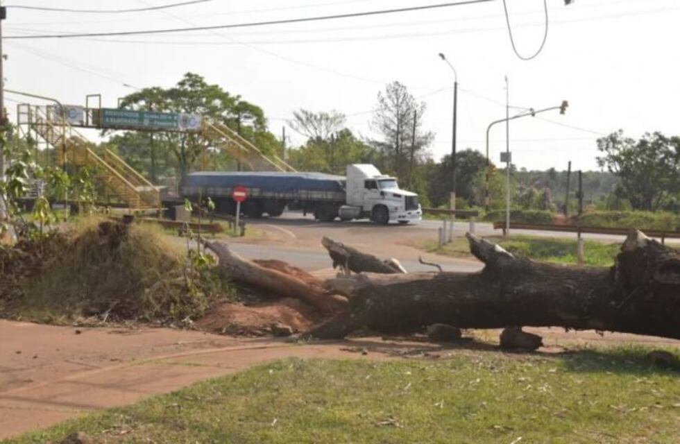 Juntan firmas para que levanten retenes de calle Paraguay y avenida Formosa en Eldorado