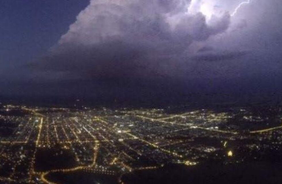 Fuerte tormenta azota a Potrerillos