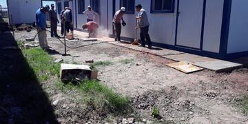 Construyen mu00f3dulos escolares para internos de Almafuerte.