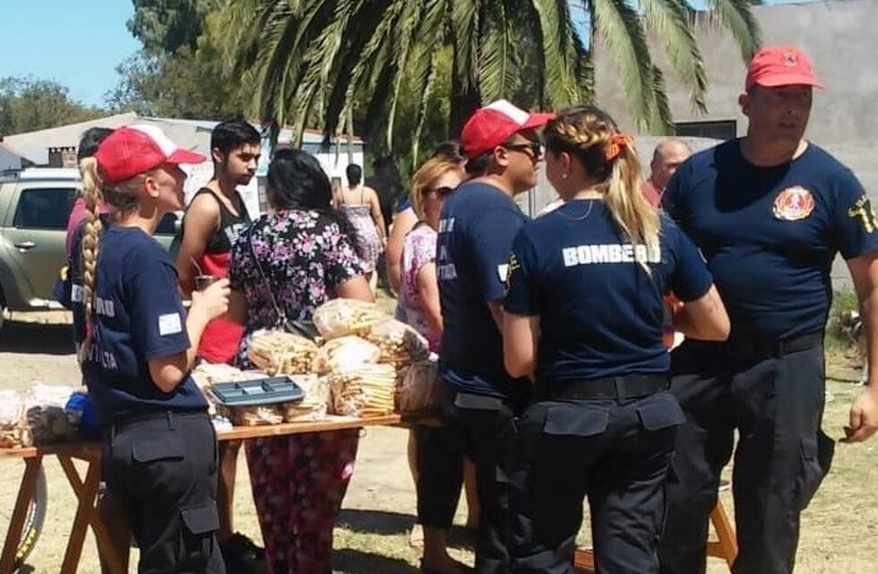 Punta Alta fue nuevamente solidaria: k9 de los Bomberos vendieron todos los choripanes