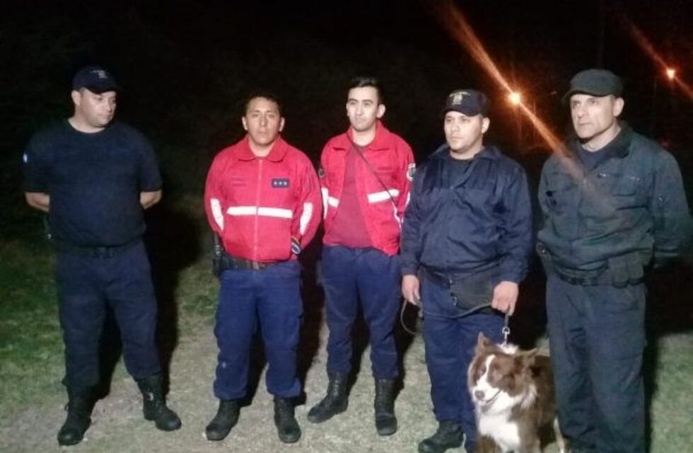 Debieron rescatar a tres personas que no encontraban el sendero para descender del cerro