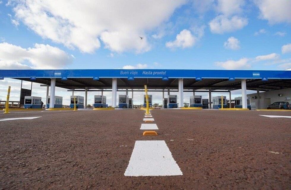 Comienzan a funcionar nuevas casillas para salir del país en el puente