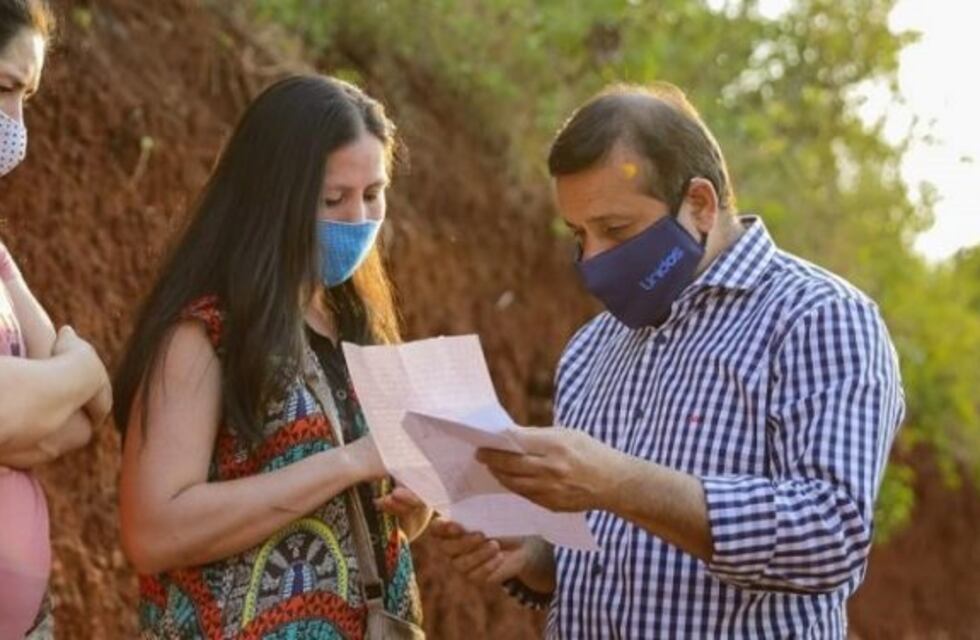 El gobernador entregó viviendas en Puerto Rico