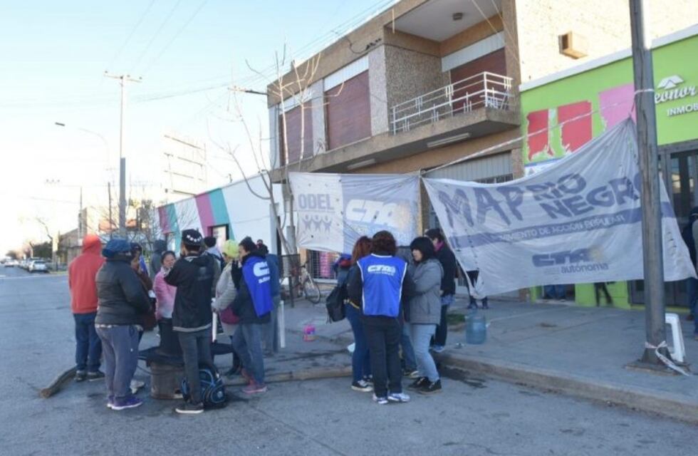 Roca: ocupación violenta en Desarrollo Social