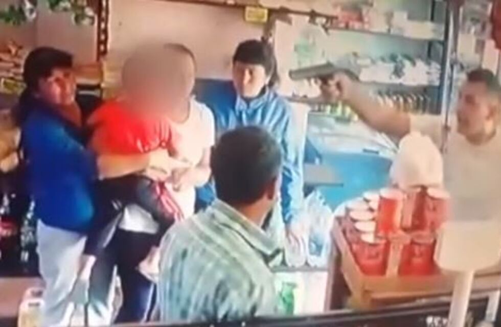 Merlo: un delincuente le apuntó en la cabeza a un bebé para robar un almacén