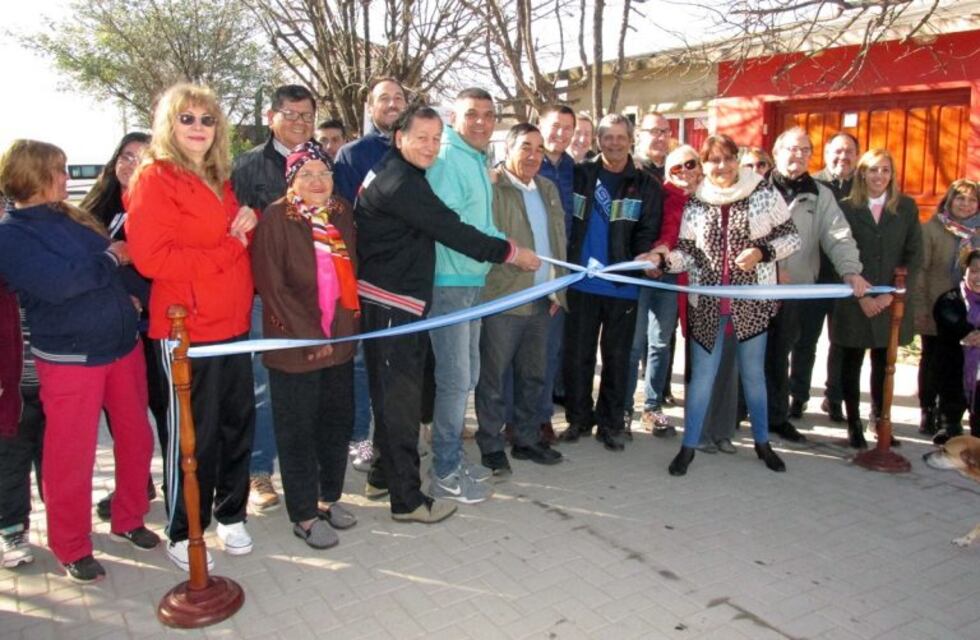 Se inauguró la obra de adoquinado sobre la calle José Quintela en el Barrio IPV