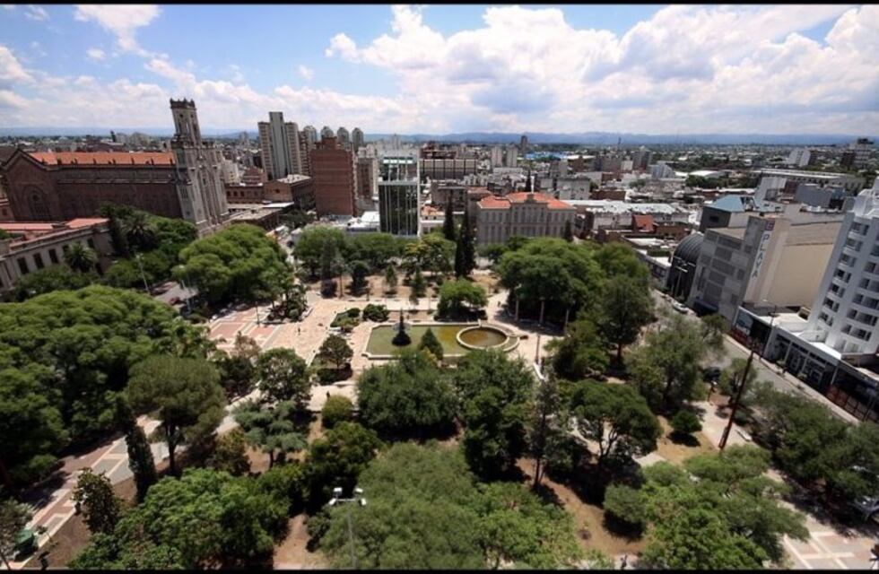 Buscan a una mujer que tomó un taxi en la Plaza Colón