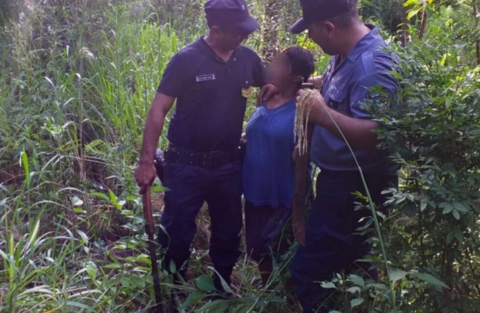 Garuhapé: policías asistieron a una mujer que se perdió en el monte
