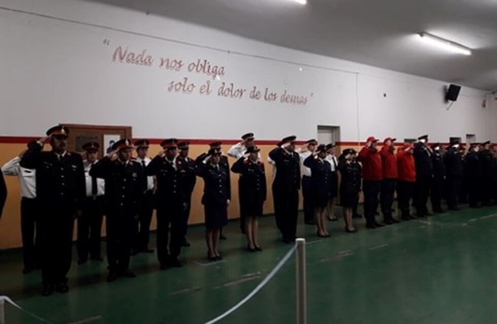 Bomberos tiene nueva Bandera de ceremonia