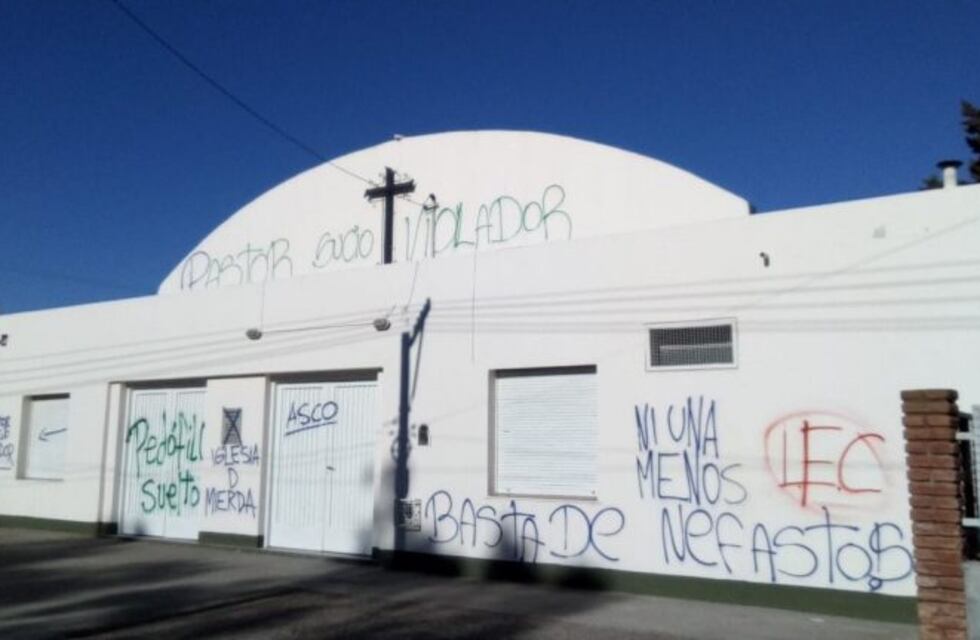 Quisieron escrachar a un pastor evangélico pero pintaron una Iglesia católica
