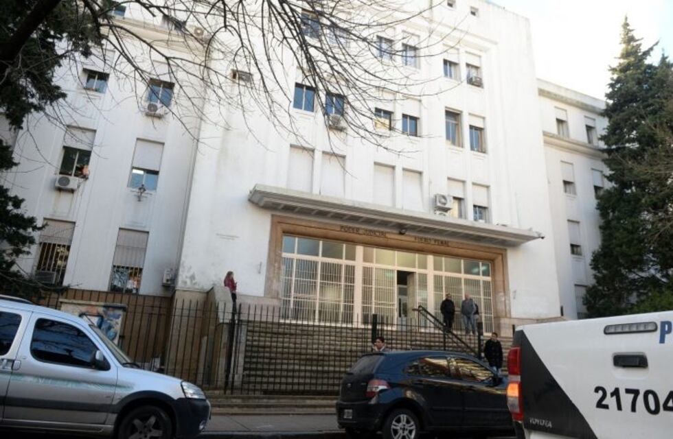 Golpeó a su esposa hasta dejarla ciega, cumplió su condena pero la justicia determinó que siga preso