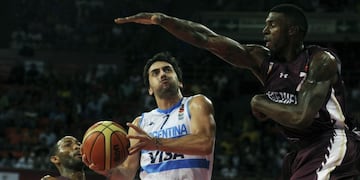 TOPSHOTS Argentine Facundo Capazzo (C) vies for the ball with Venezuelan Donta Smith (R) and Luis Bathelmy (L) during their Spain 2014 FIBA World Cup qualifier game, in Caracas on September 2, 2013\u002E\r\n caracas venezuela Facundo Capazzo campeonato torneo premundial basquet basquetbolistas partido seleccion argentina venezuela