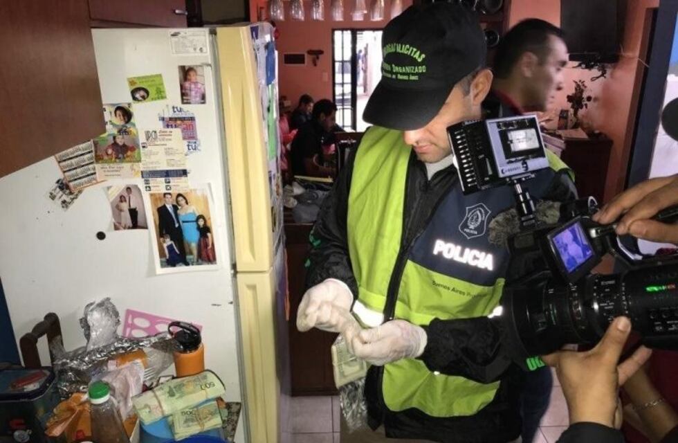 Cayó una banda que estafó a la Dirección de Educación por $3 millones en La Plata