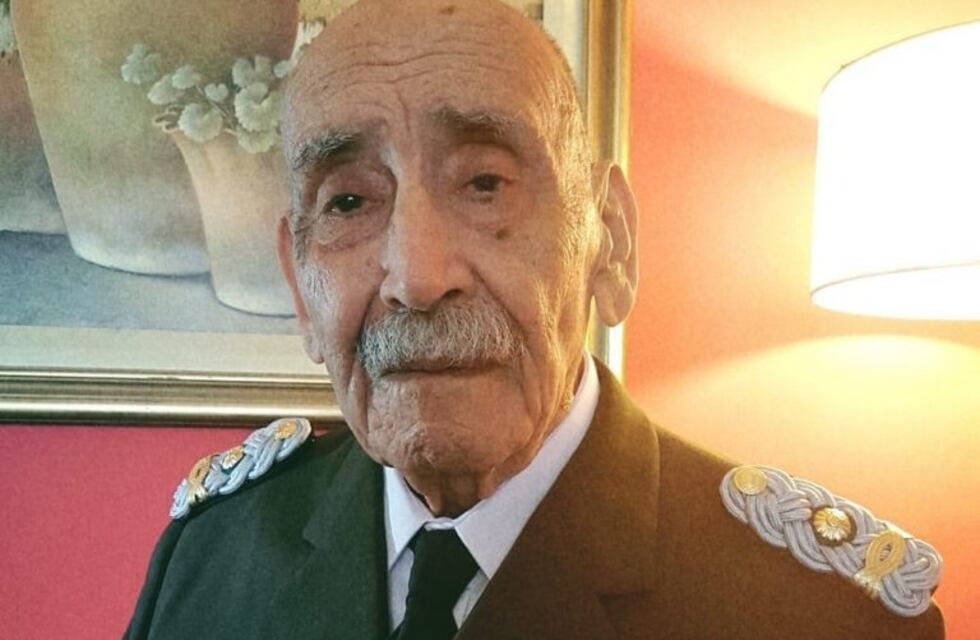 Adiós a una leyenda: murió el primer jefe de la Guardia de Honor del Monumento a la Bandera