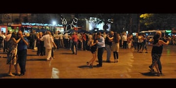 Milonga en ex Plaza Vélez Sársfield, Córdoba