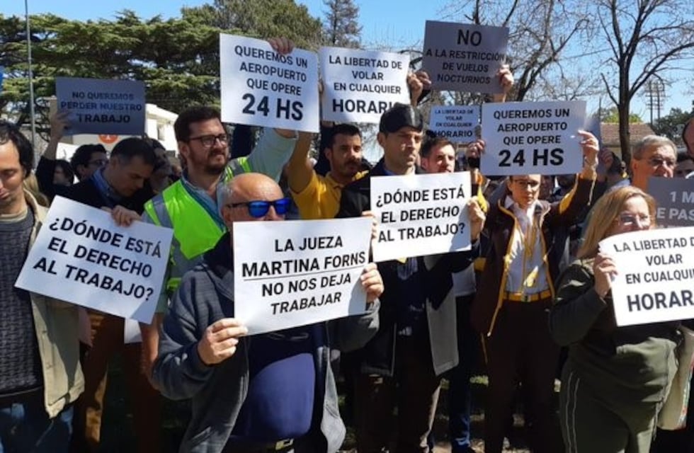 El Palomar: trabajadores de Flybondi y vecinos se manifestaron contra el límite de horarios en los vuelos