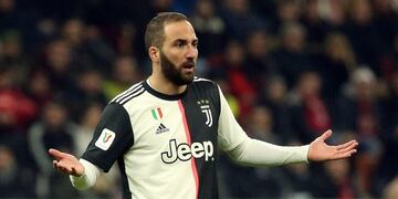 Gonzalo Higuaín interrumpió el aislamiento impuesto por Juventus y regresó a la Argentina\u002E (EFE)