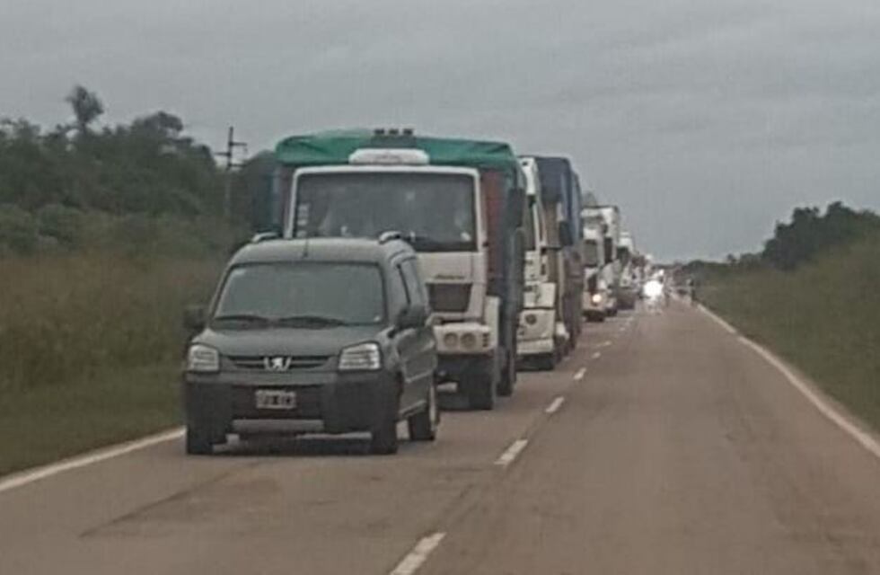 Tras el vuelco de un camión cisterna, el tránsito en la ruta 34 está cortado